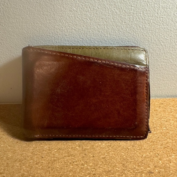 Fossil Leather Bi-Fold Wallet - Picture 2 of 7
